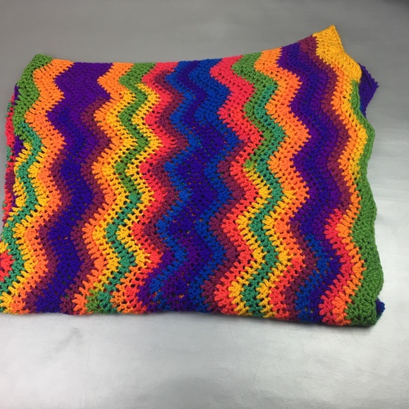 Handmade rainbow knitted throw blanket - Picture 3 of 10